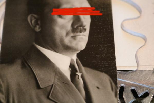 Portrait photo of Adolf Hitler for photo albums of Arbeitsdank-Verlag GmbH - souvenir albums