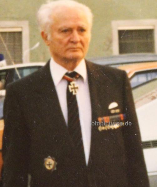 zwei ältere Fotos unbekannter  RK-Träger Veteran - 11. Pz. Div. ???