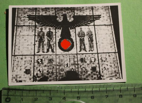 großes Fensterbild Reichsadler und Arbeiter