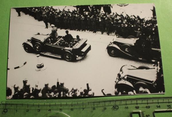 Wagenkolonne - A. Hitler im ersten Wagen - Repro