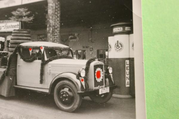 original Foto - geschmückter LKW der DAF - Kraftfahrzeug-Handwerk  Leuna Tankstelle