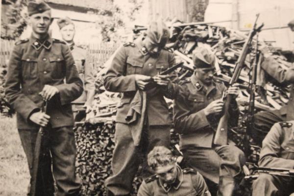 18 alte Fotos eines Rottenführers der SS- Totenkopfverbände