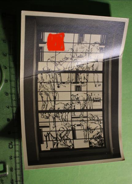 altes Fenster-Glasbild - arbeitende Männer - Hakenkreuz