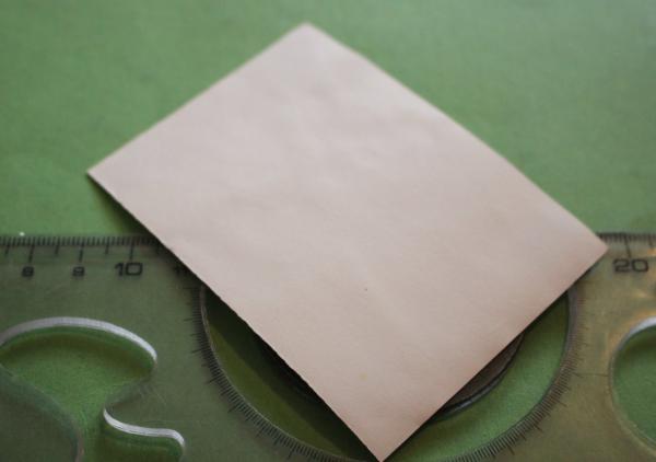 SS-Männer bei Schmiedearbeiten