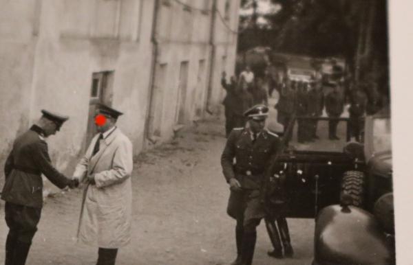 toller Schnappschuss - General begrüsst Adolf Hitler - Ort ???