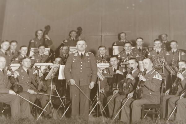 tolles alte Glasnegativ - Musikkorps der Luftwaffe