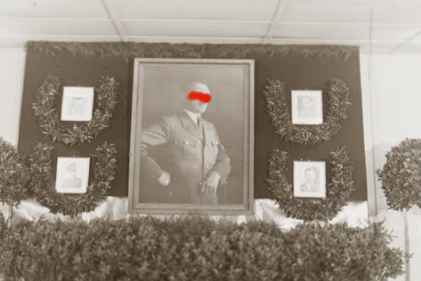 zwei interessante alte Glasnegative - Gottesdienstraum ? für vier Gefallene